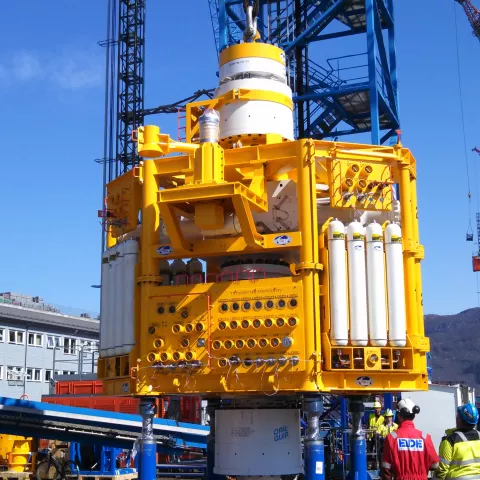 Model Advances Analysis of Offshore BOP Closure during Extreme Pressure and Flow Conditions Model Advances Analysis of Offshore BOP Closure during Extreme Pressure and Flow Conditions